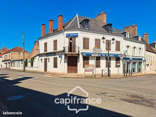 Maison 8 pièces 300 m²