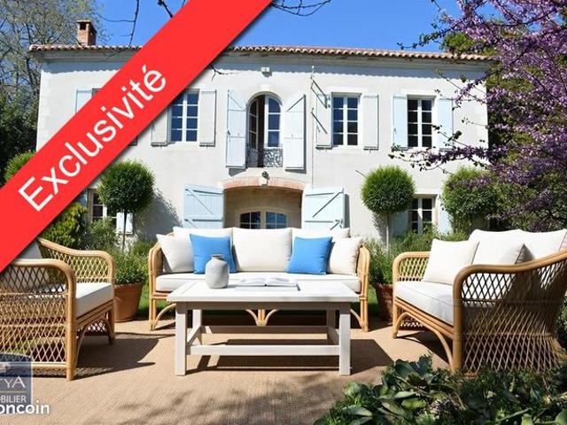 Maison 8 pièces 300 m²