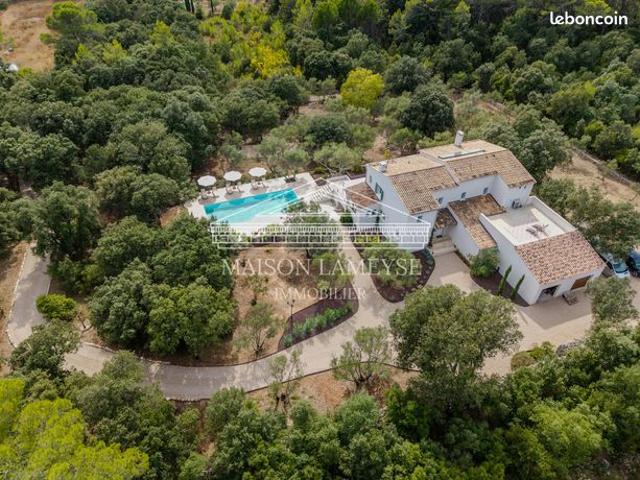 Maison 8 pièces 300 m²