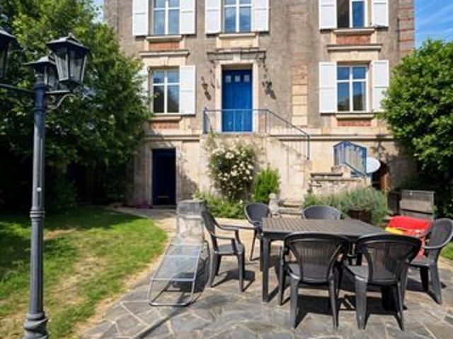 Maison 8 pièces 300 m²