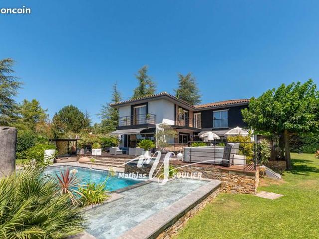 Maison 8 pièces 300 m²