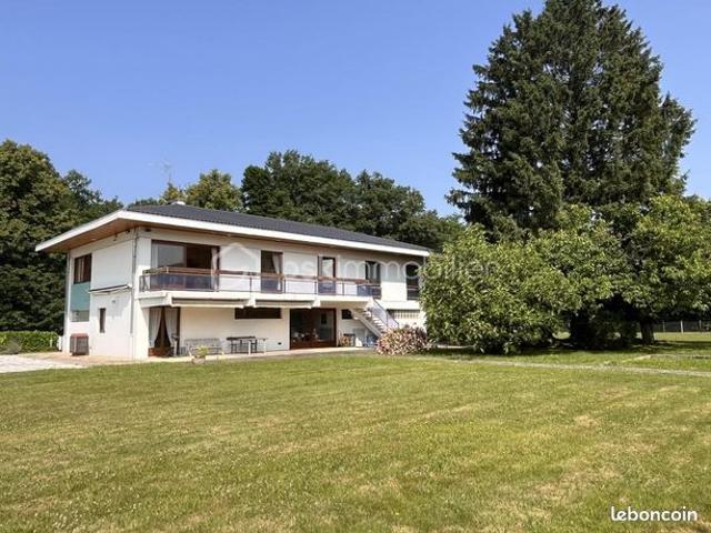Maison 8 pièces 300 m²