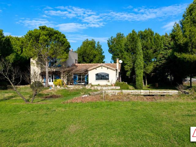 Maison 8 pièces 300 m²
