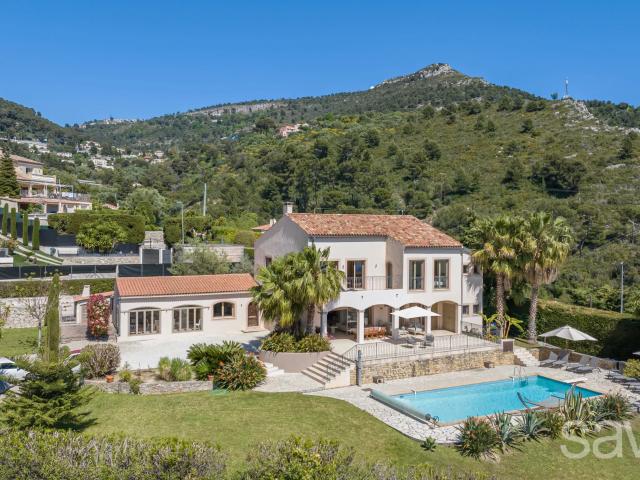 Maison 8 pièces 300 m²