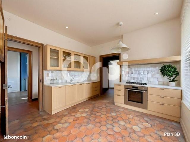 Maison 8 pièces 300 m²
