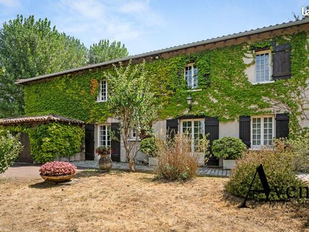 Maison 8 pièces 300 m²