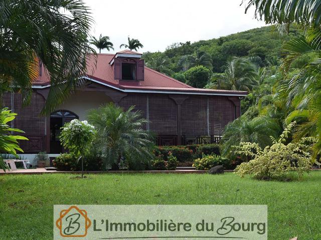 Maison 8 pièces 300 m²