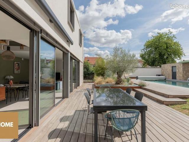 Maison 8 pièces 300 m²