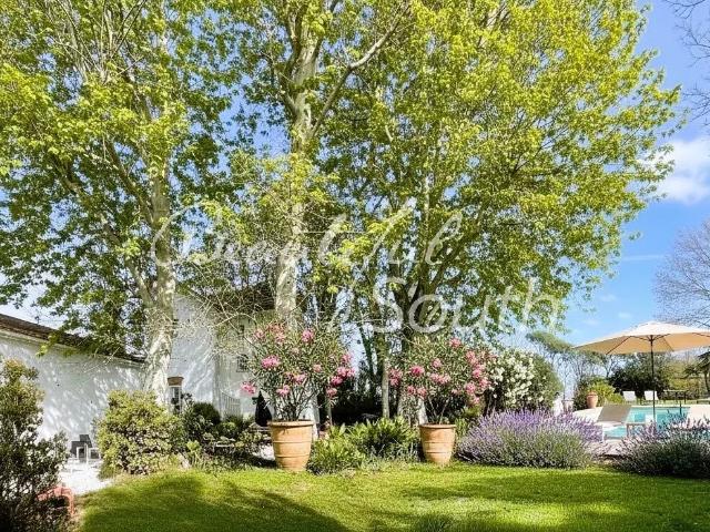 Maison 8 pièces 300 m²