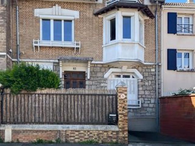 Maison 8 pièces 300 m²