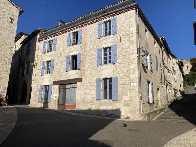 Maison 8 pièces 300 m²