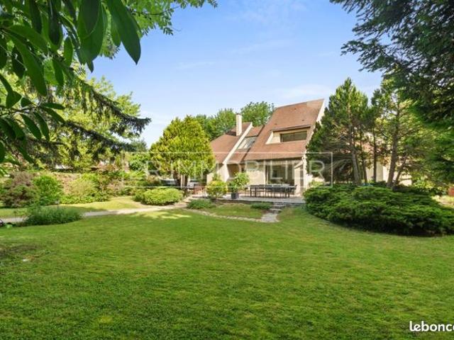 Maison 8 pièces 300 m²
