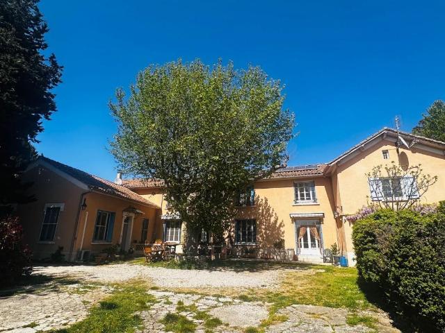 Maison 8 pièces 300 m²