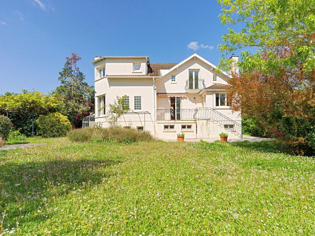 Maison 8 pièces 301 m²