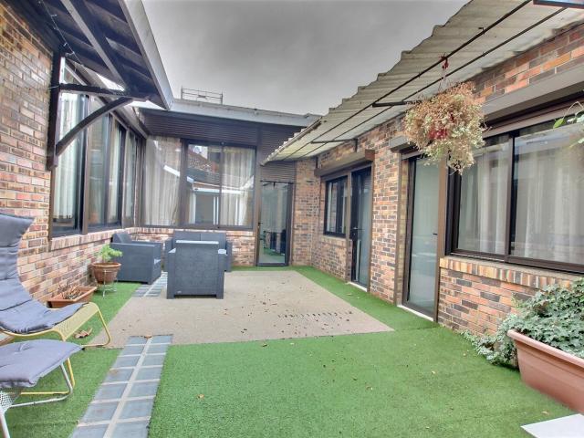 Maison 8 pièces 302 m²