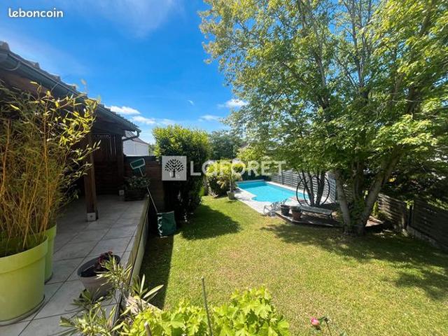 Maison 8 pièces 302 m²