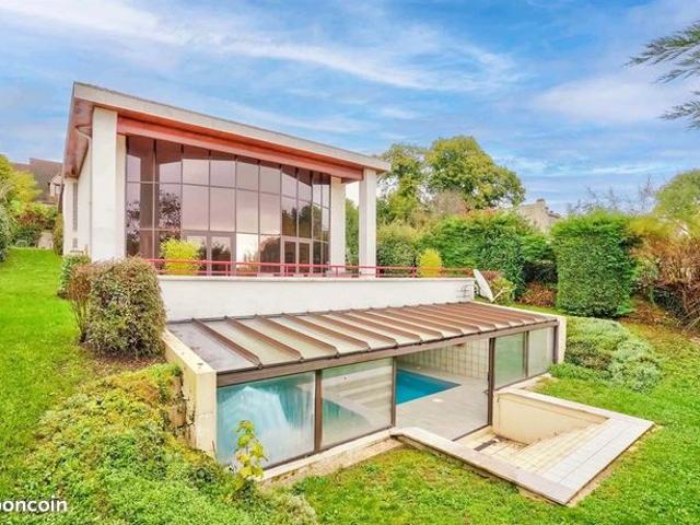 Maison 8 pièces 302 m²