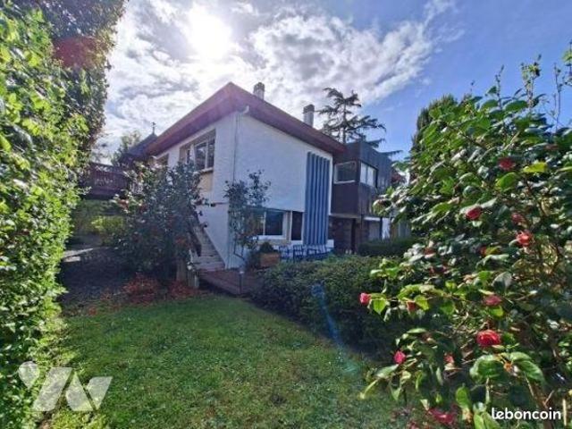 Maison 8 pièces 302 m²