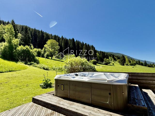 Maison 8 pièces 303 m²