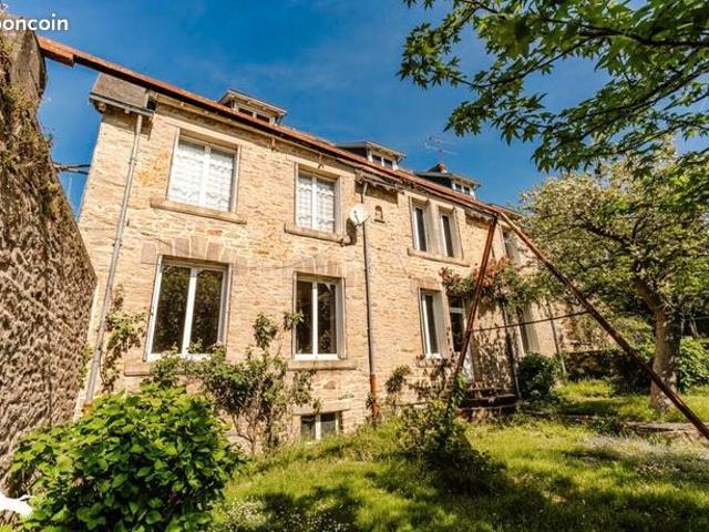 Maison 8 pièces 303 m²