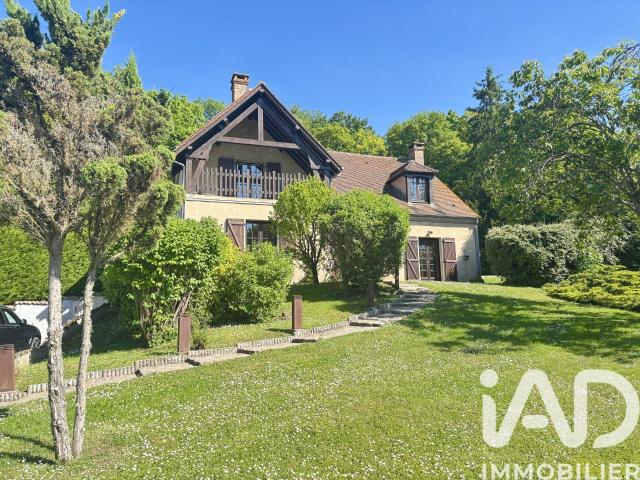 Maison 8 pièces 303 m²