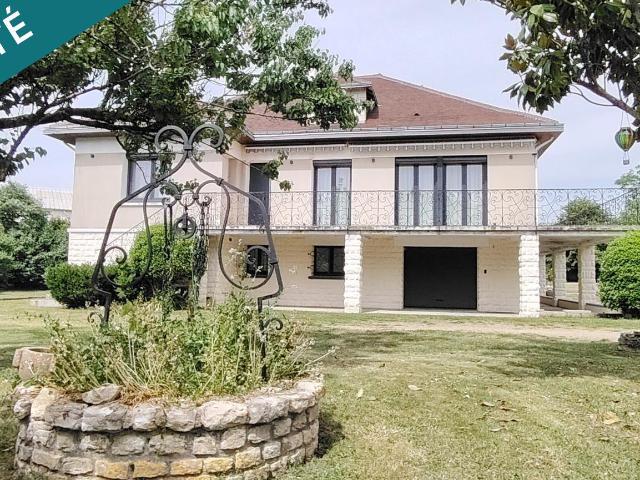 Maison 8 pièces 303 m²