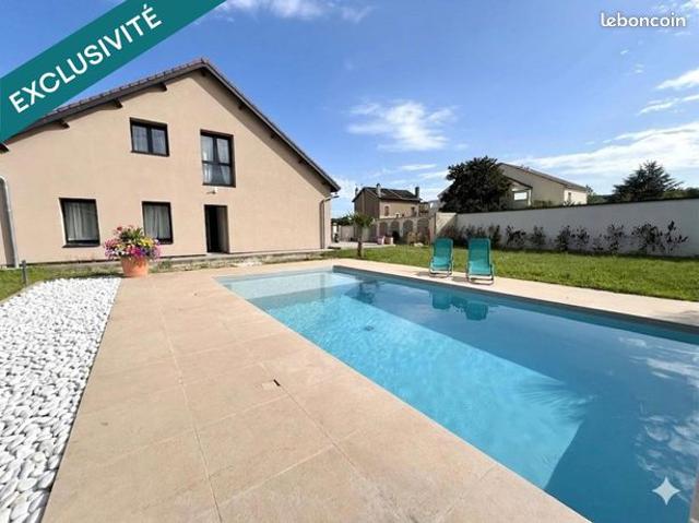 Maison 8 pièces 303 m²