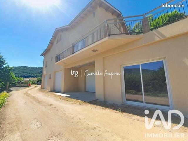 Maison 8 pièces 303 m²