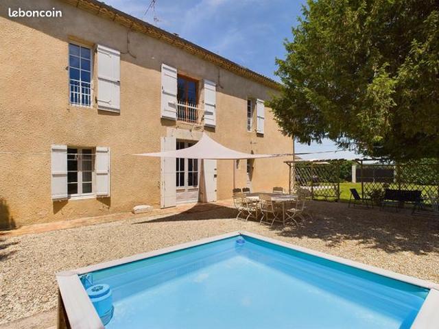 Maison 8 pièces 303 m²