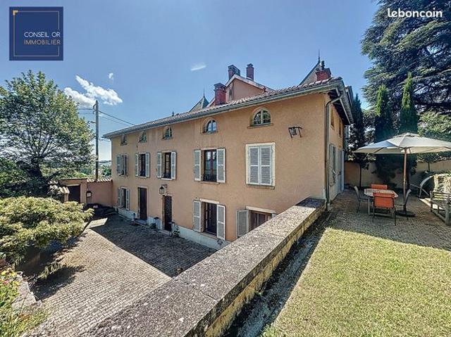 Maison 8 pièces 314 m²