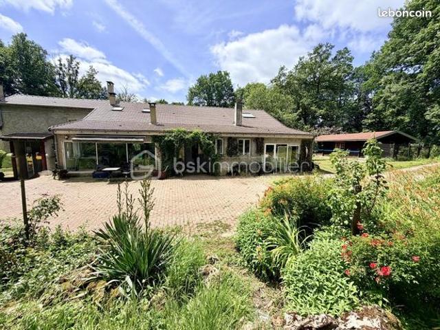 Maison 8 pièces 315 m²