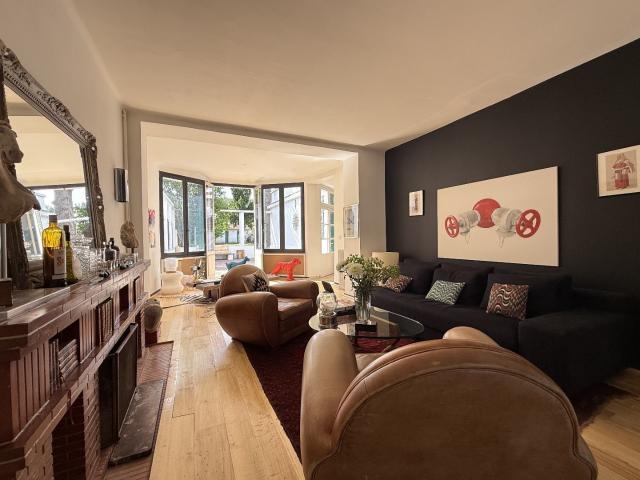 Maison 8 pièces 315 m²
