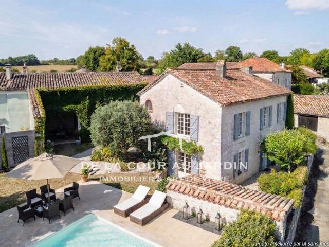 Maison 8 pièces 315 m²