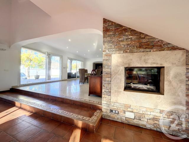 Maison 8 pièces 315 m²