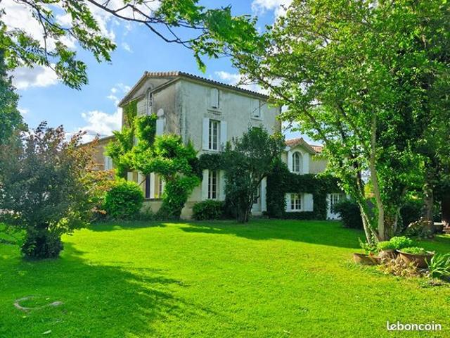 Maison 8 pièces 316 m²