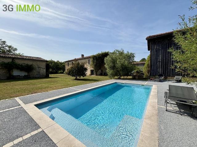 Maison 8 pièces 316 m²