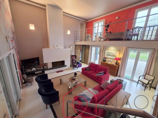 Maison 8 pièces 316 m²