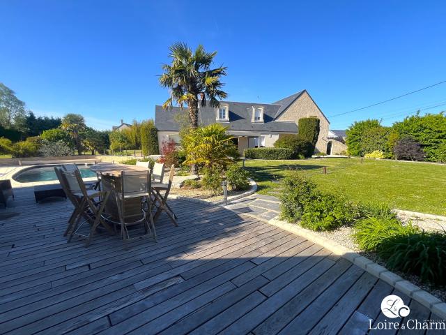 Maison 8 pièces 316 m²