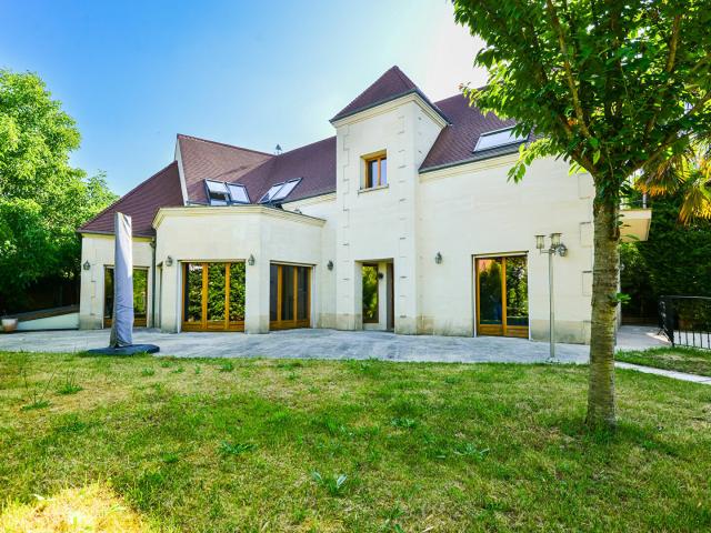 Maison 8 pièces 316 m²