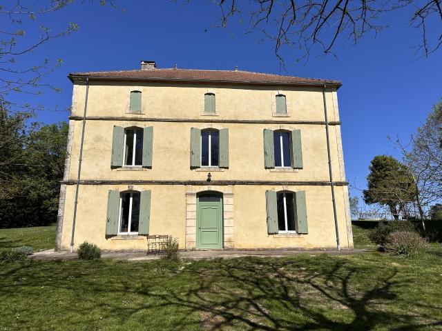 Maison 8 pièces 317 m²