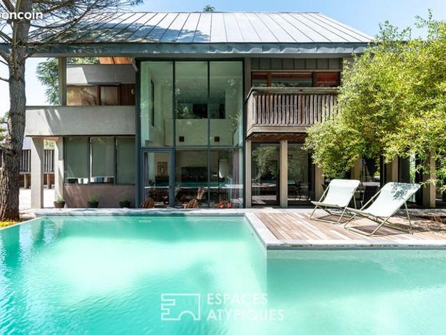Maison 8 pièces 317 m²