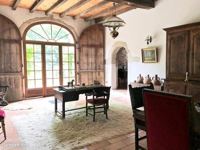 Maison 8 pièces 317 m²