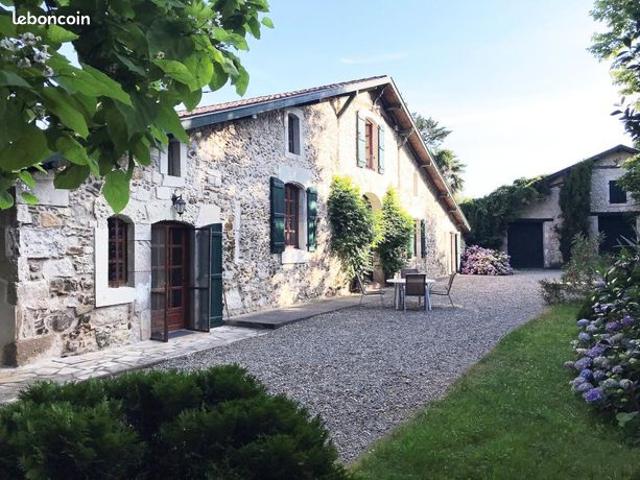 Maison 8 pièces 317 m²