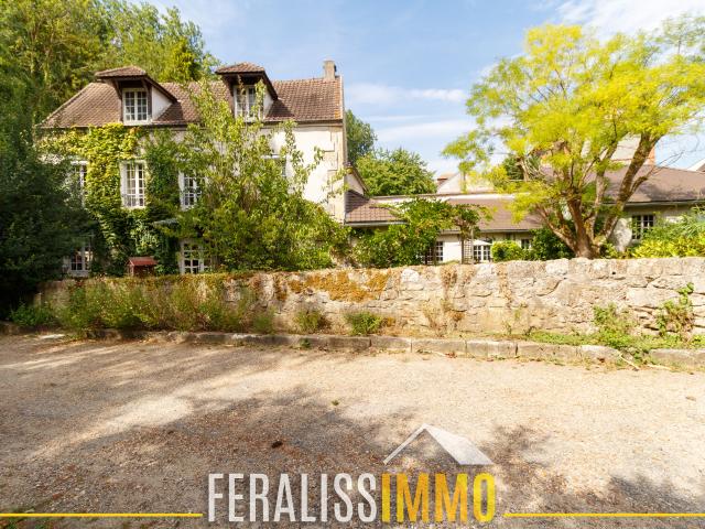 Maison 8 pièces 317 m²