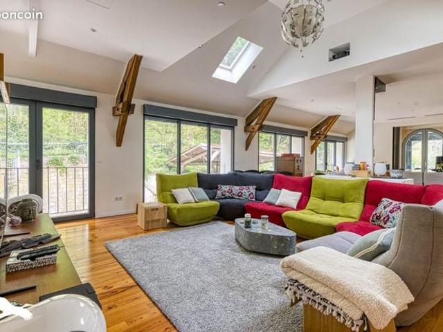 Maison 8 pièces 318 m²