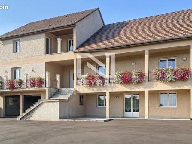 Maison 8 pièces 318 m²
