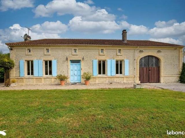Maison 8 pièces 318 m²