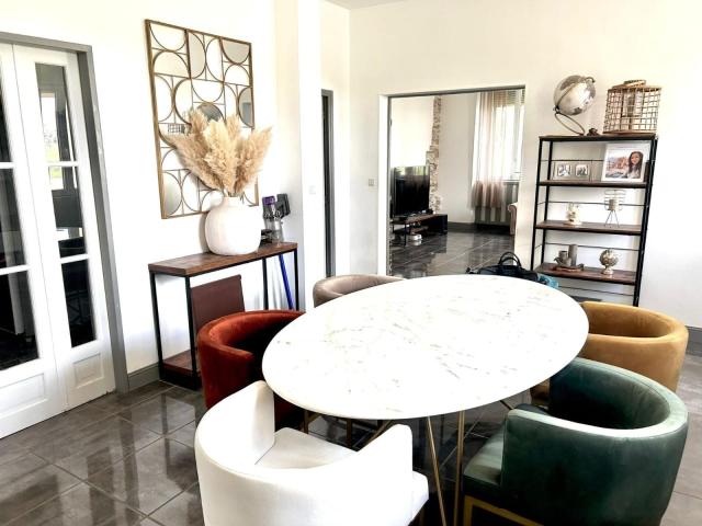 Maison 8 pièces 318 m²