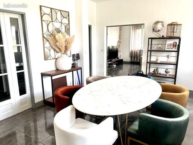 Maison 8 pièces 318 m²