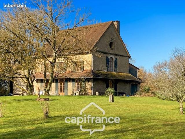 Maison 8 pièces 318 m²